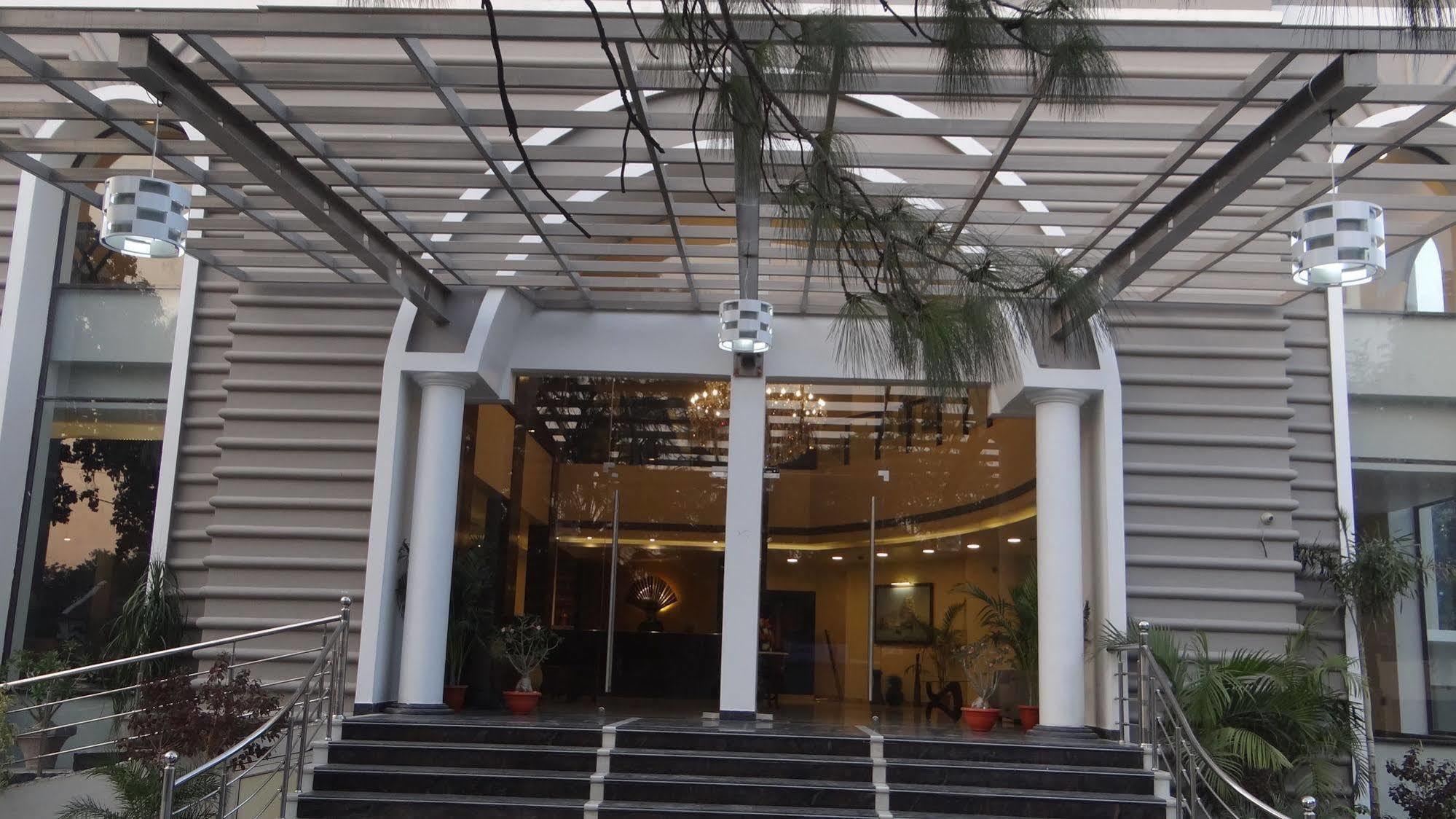 Hotel The Legend Allāhābād Junction Exteriér fotografie